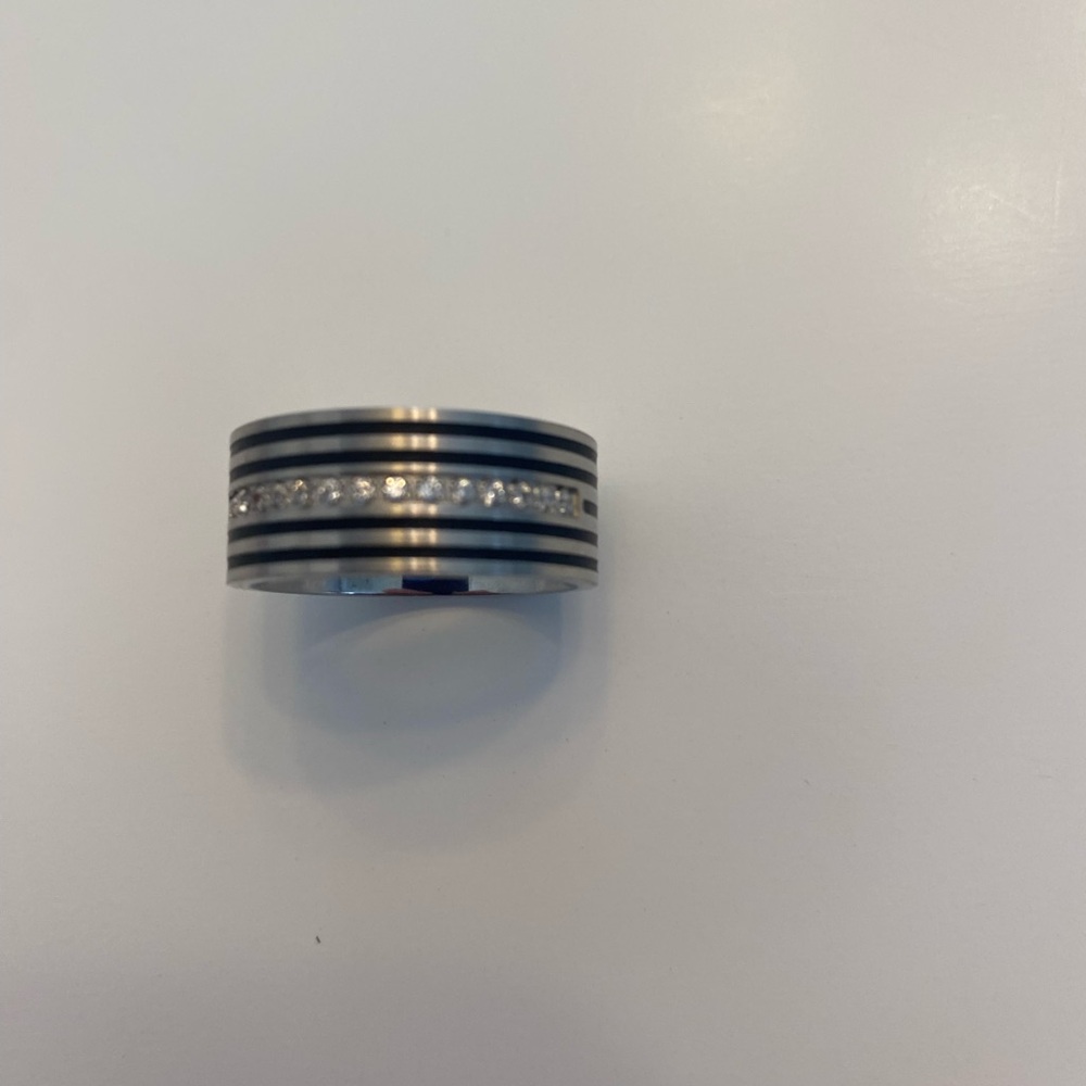Elegant Silver and Black Crystal Ring